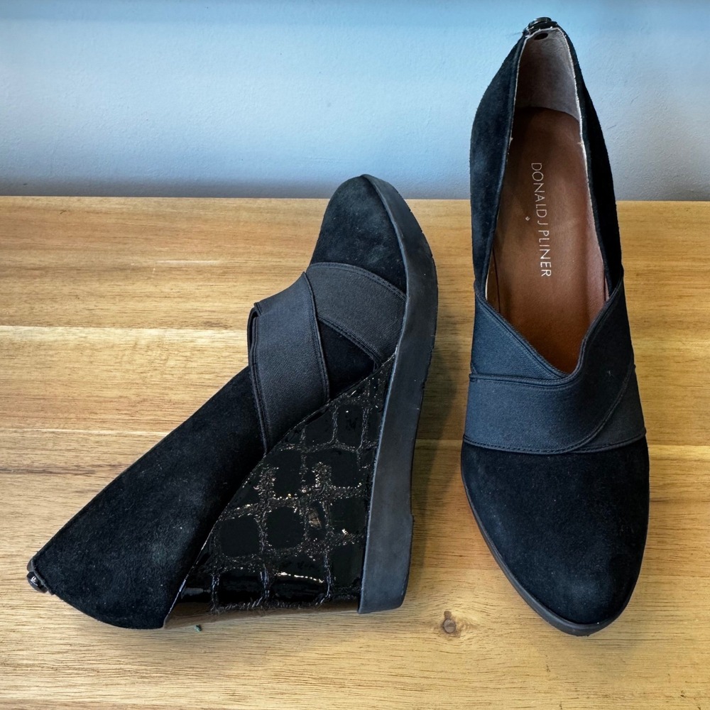 Donald J Pliner Carla Women 7 Black Suede Elastic Wedge Pump Croc Embossed Heel